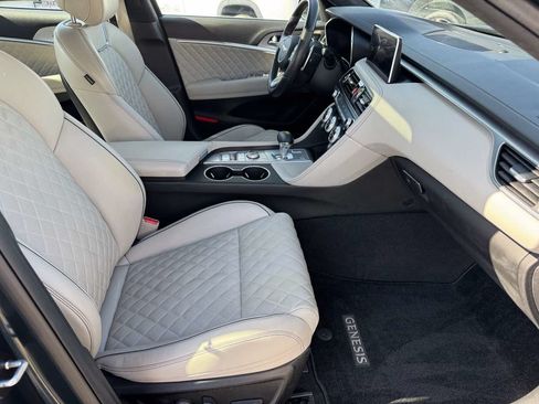 Used 2022 Genesis G70 3.3T RWD image 17