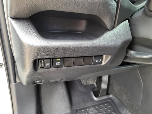 Used 2022 Toyota RAV4 XSE AWD/4WD image 25