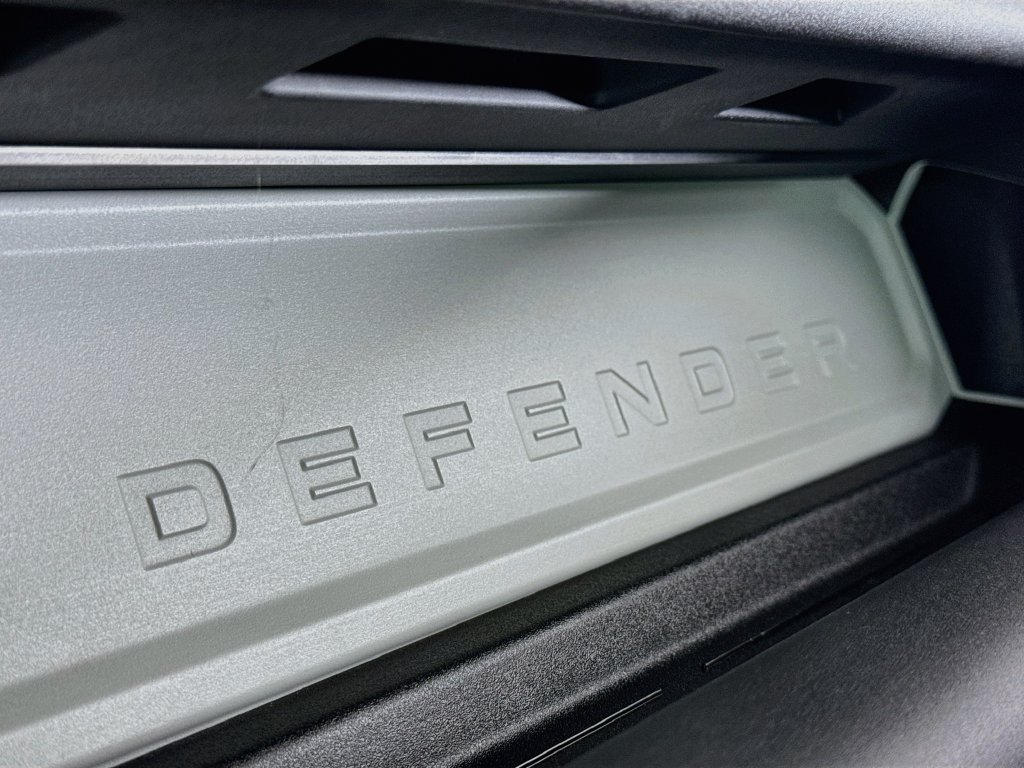 Used 2024 Land Rover Defender 110 X-Dynamic SE AWD/4WD image 21