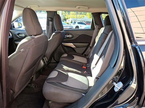 Used 2018 Jeep Cherokee Latitude image 10