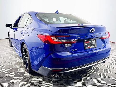 Used 2025 Toyota Camry SE w/ Convenience Package FWD image 5