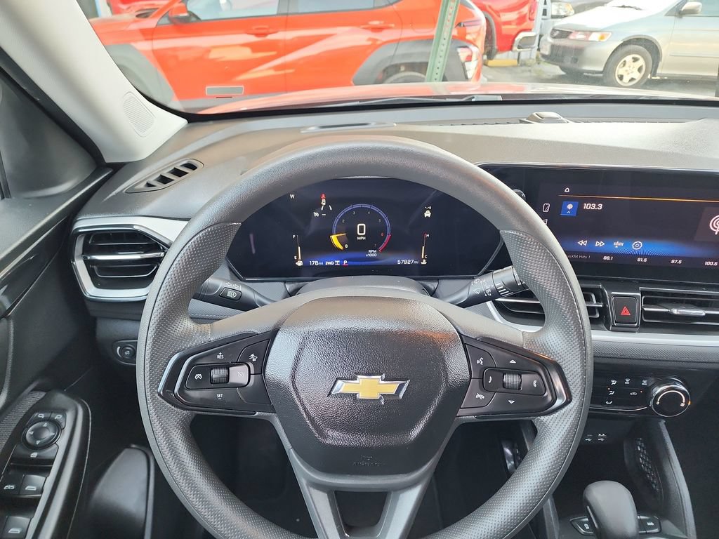 Used 2025 Chevrolet TrailBlazer LT AWD/4WD image 18