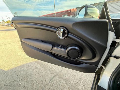 Used 2016 MINI Cooper 2-Door Hardtop image 40