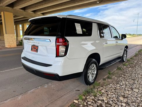 Used 2023 Chevrolet Suburban LS RWD image 3
