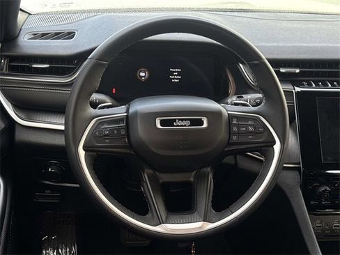 Used 2023 Jeep Grand Cherokee L Laredo image 8