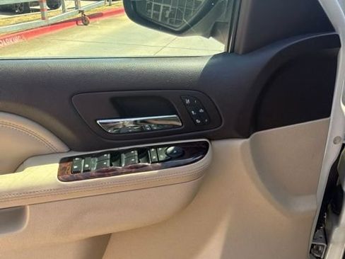 Used 2012 GMC Yukon XL Denali RWD image 19