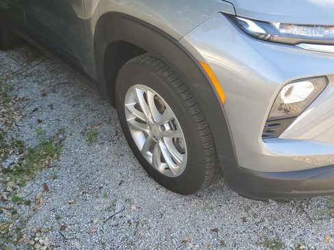 Used 2024 Chevrolet TrailBlazer LS FWD image 4