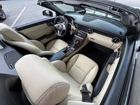 Used 2014 Mercedes-Benz SLK 250 image 32