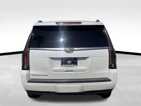 Used 2016 Cadillac Escalade Platinum AWD/4WD image 5