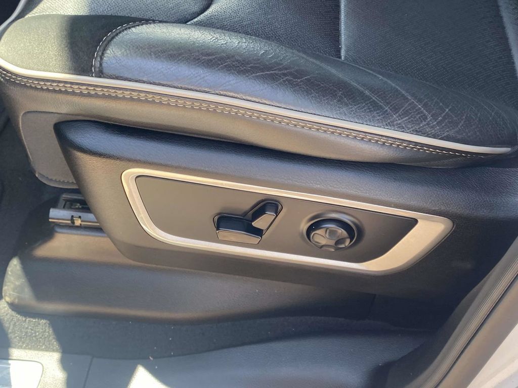 Used 2019 RAM 1500 Laramie AWD/4WD image 21