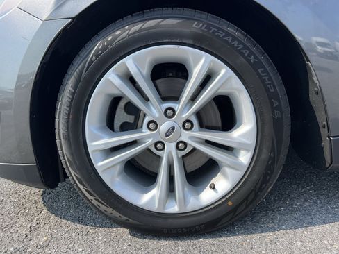 Used 2015 Ford Taurus SE FWD image 12