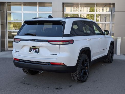 Used 2023 Jeep Grand Cherokee Limited w/ Black Appearance Package AWD/4WD image 5