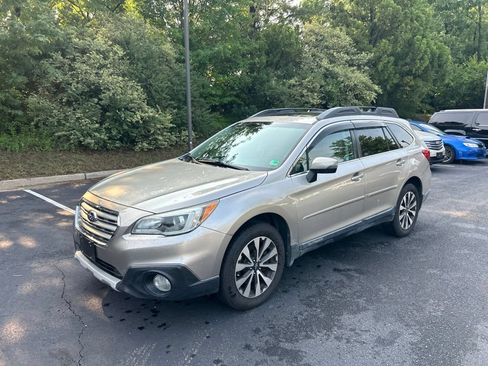 Used 2017 Subaru Outback 2.5i Limited AWD/4WD image 11