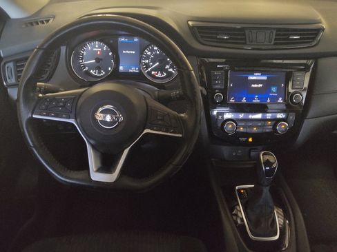 Used 2020 Nissan Rogue SV FWD image 22