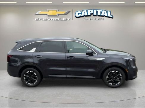 Used 2025 Kia Sorento S w/ Panoramic Sunroof Package FWD image 7