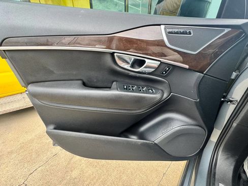 Used 2016 Volvo XC90 T6 Momentum w/ Momentum Plus Package image 28