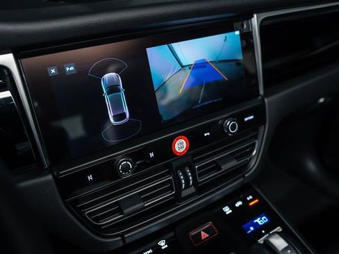 Certified 2026 Porsche Macan image 25