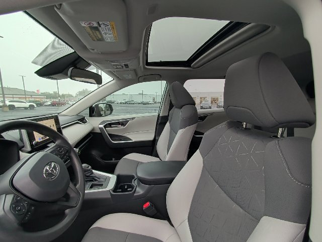 Used 2025 Toyota RAV4 XLE w/ Convenience Package FWD image 13