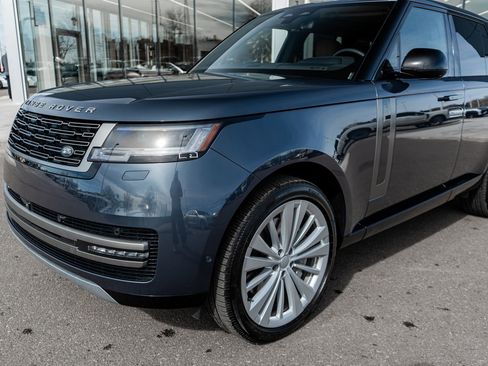 Used 2025 Land Rover Range Rover SE image 20