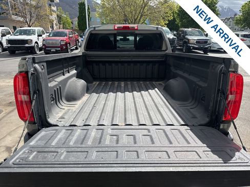 Used 2022 Chevrolet Colorado Z71 AWD/4WD image 12