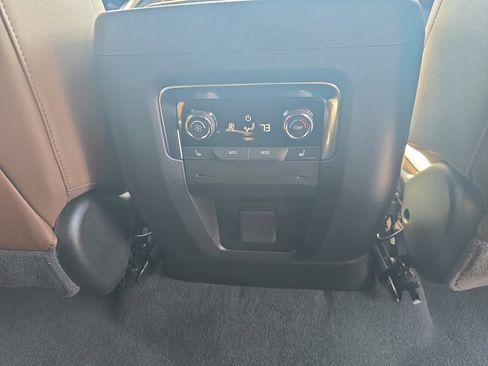 Used 2025 Chevrolet Tahoe High Country image 13