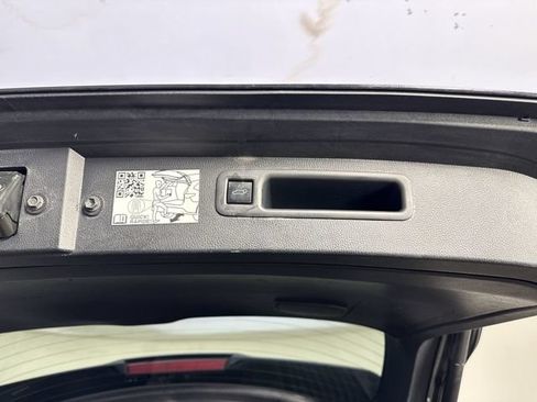 Used 2023 Toyota Highlander Platinum AWD/4WD image 36