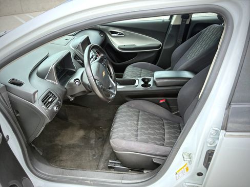 Used 2014 Chevrolet Volt FWD image 17