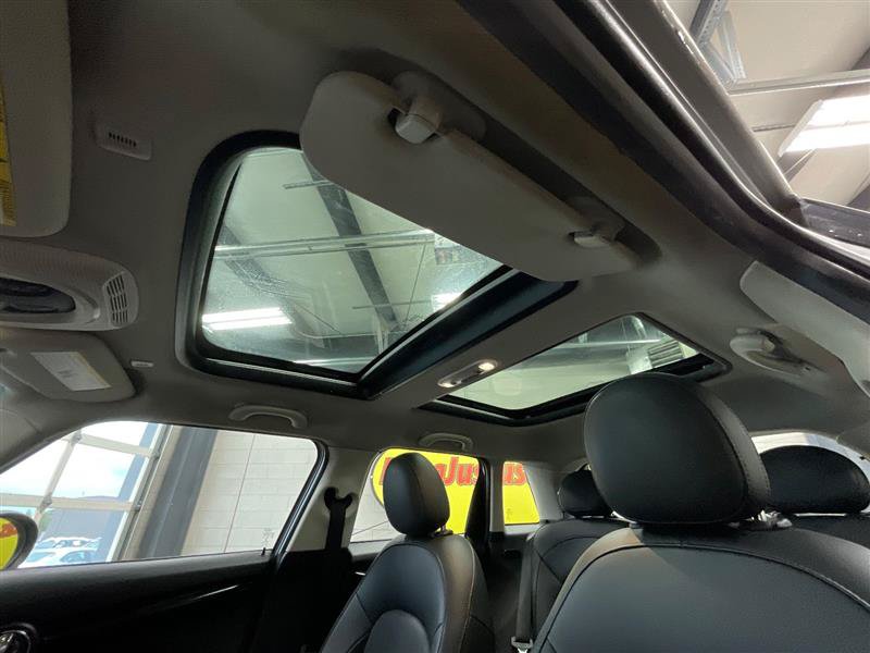 Used 2021 MINI Cooper 4-Door Hardtop w/ Premium Package FWD image 14
