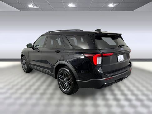Used 2025 Ford Explorer ST-Line w/ ST-Line Street Pack image 3