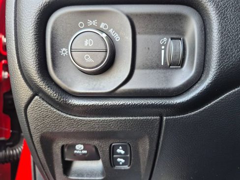 Used 2021 RAM 1500 Big Horn image 15