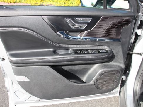 Certified 2021 Lincoln Corsair FWD w/ Premium Package image 17