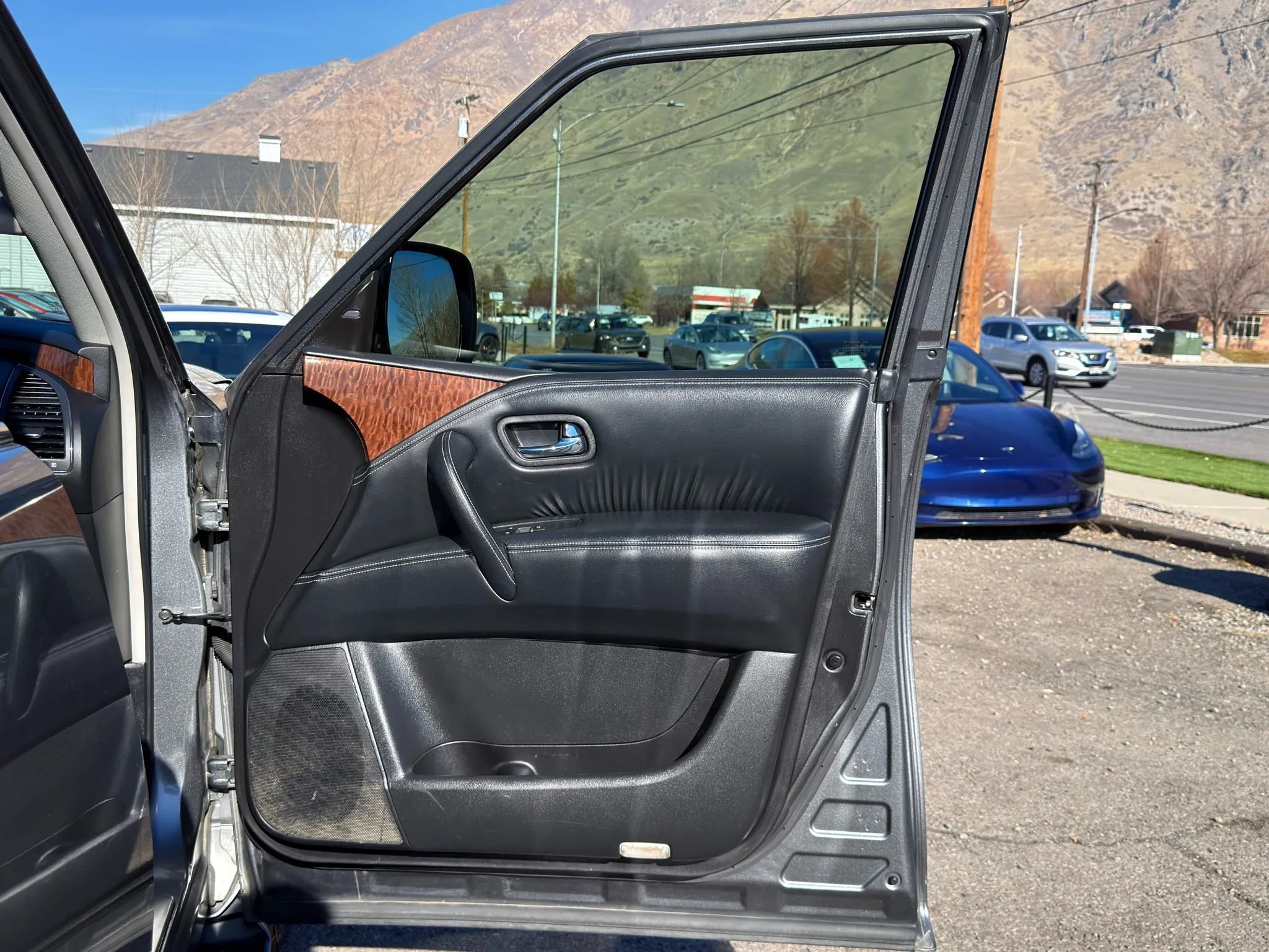 Used 2019 Nissan Armada Platinum w/ Captain's Chairs Package AWD/4WD image 7