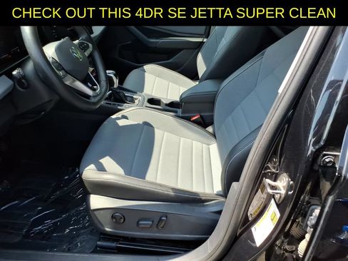 Used 2025 Volkswagen Jetta SE FWD image 12