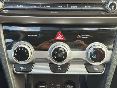 Used 2019 Hyundai Elantra SE w/ Cargo Package image 24