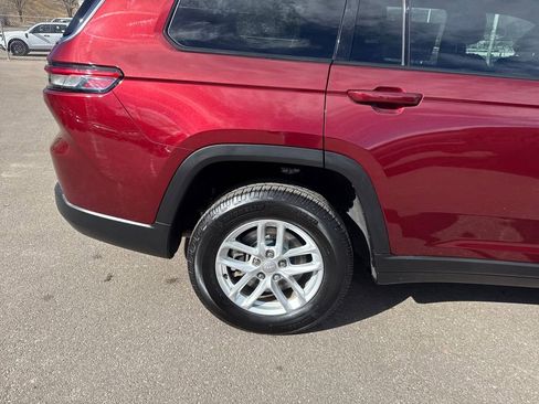 Used 2023 Jeep Grand Cherokee L Laredo image 34