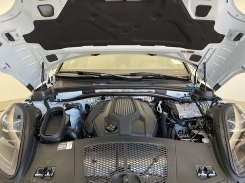 Used 2026 Porsche Macan AWD/4WD image 26