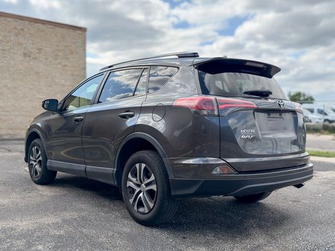 Used 2017 Toyota RAV4 LE FWD image 5