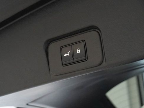 Used 2025 Nissan Rogue SV w/ SV Premium Package image 14