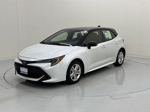 Used 2022 Toyota Corolla Hatchback image 2