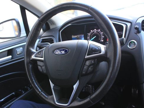 Used 2016 Ford Fusion Titanium image 22