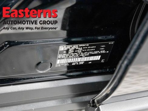 Used 2022 Toyota Venza LE image 34