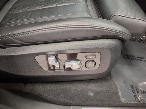 Used 2025 BMW X5 xDrive50e image 11