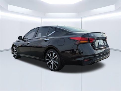 Used 2020 Nissan Altima 2.0 Platinum image 7