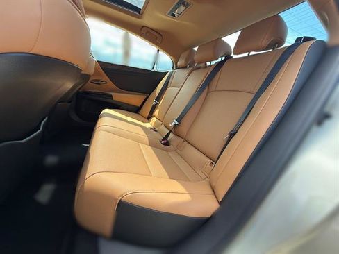 Used 2025 Lexus ES 350 w/ Premium Package FWD image 12