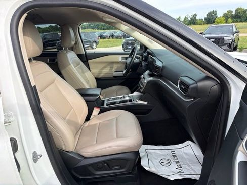 Used 2024 Ford Explorer XLT w/ Equipment Group 202A AWD/4WD image 30