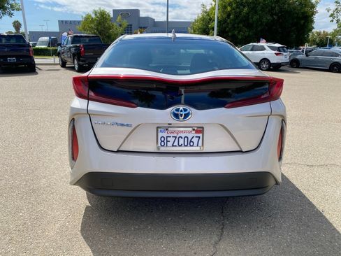 Used 2018 Toyota Prius Prime Plus FWD image 6