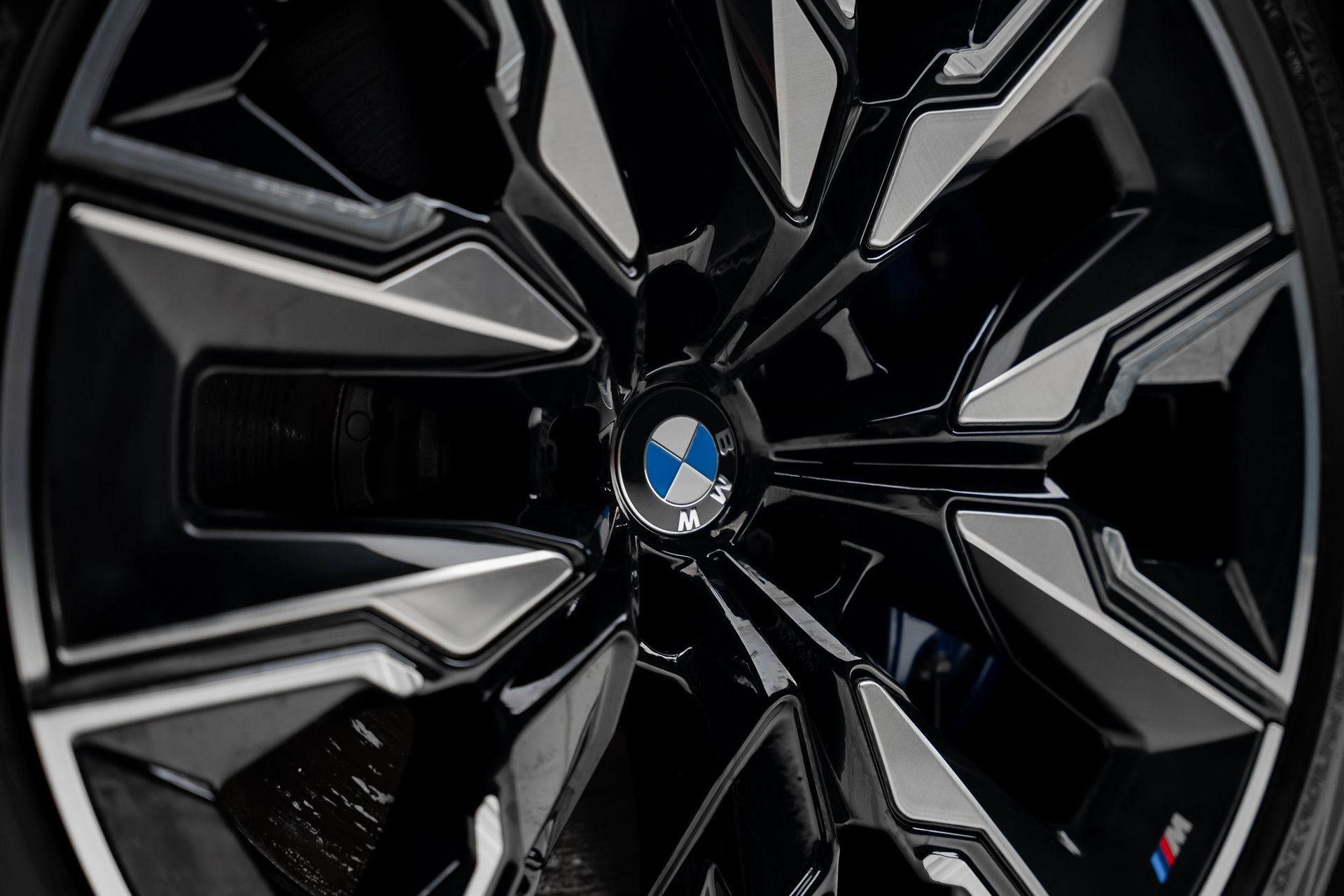 Used 2024 BMW i7 M70 AWD/4WD image 23