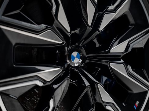 Used 2024 BMW i7 M70 AWD/4WD image 23