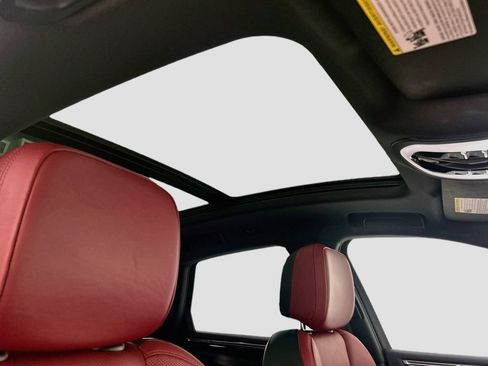 Certified 2025 Porsche Macan AWD/4WD image 19