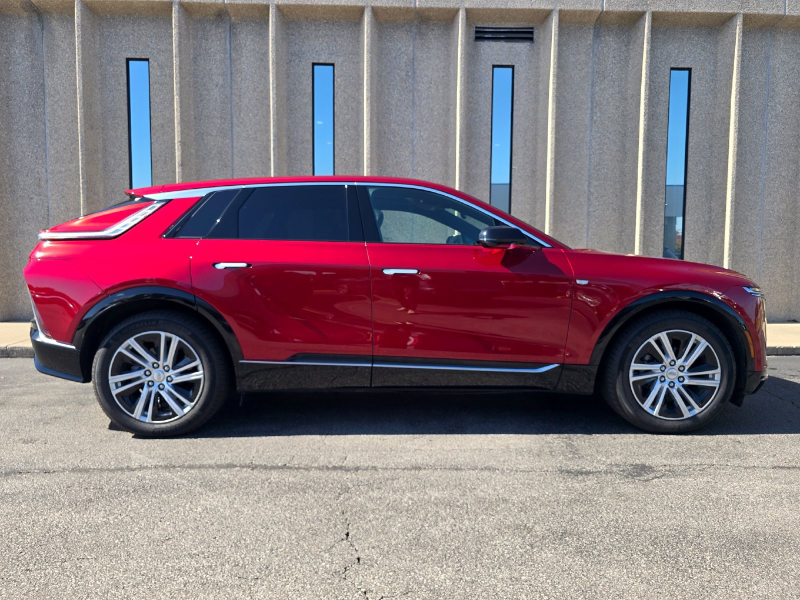 Used 2024 Cadillac Lyriq Tech AWD/4WD image 10